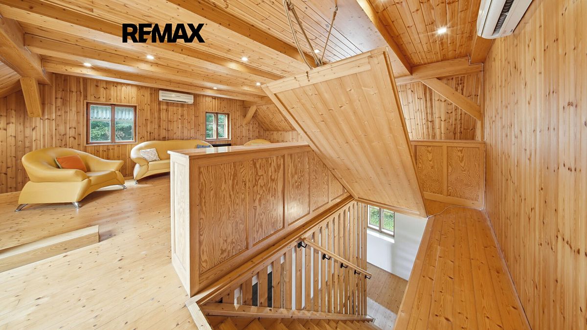 Prodej rodinného domu 556 m², pozemek 3366 m² – fotografie 2