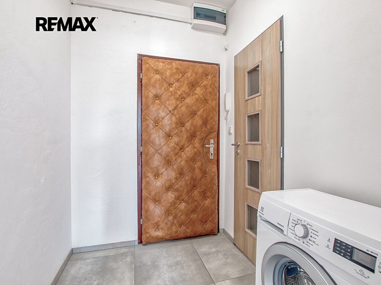 Pronájem bytu 1+kk, 32 m² (9 z 12)