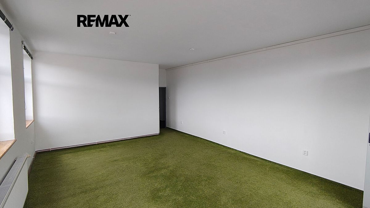 Pronájem kanceláře 256 m² – fotografie 3