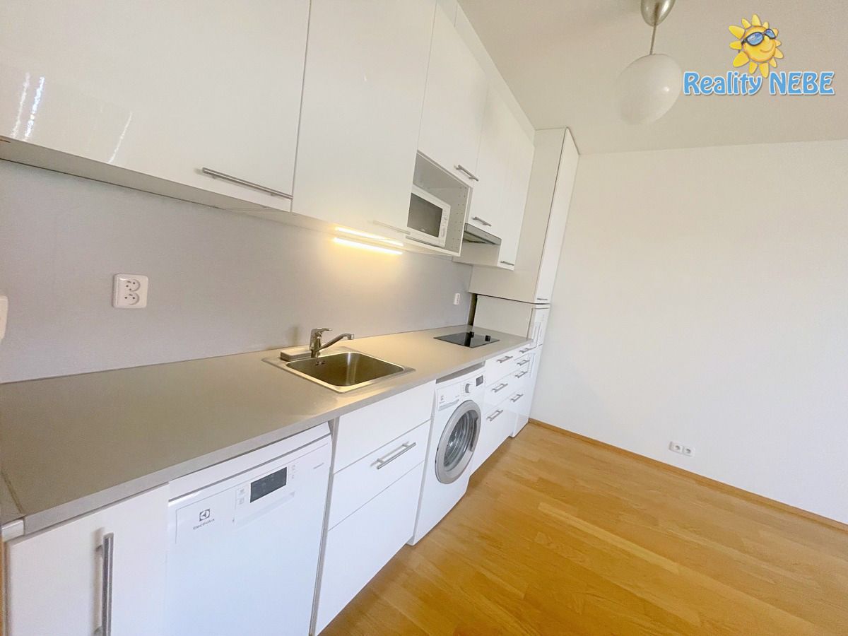 Pronájem bytu 2+kk 38 m² – fotografie 3