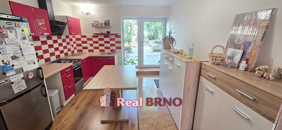 Prodej rodinného domu 172 m², pozemek 337 m² – fotografie 2