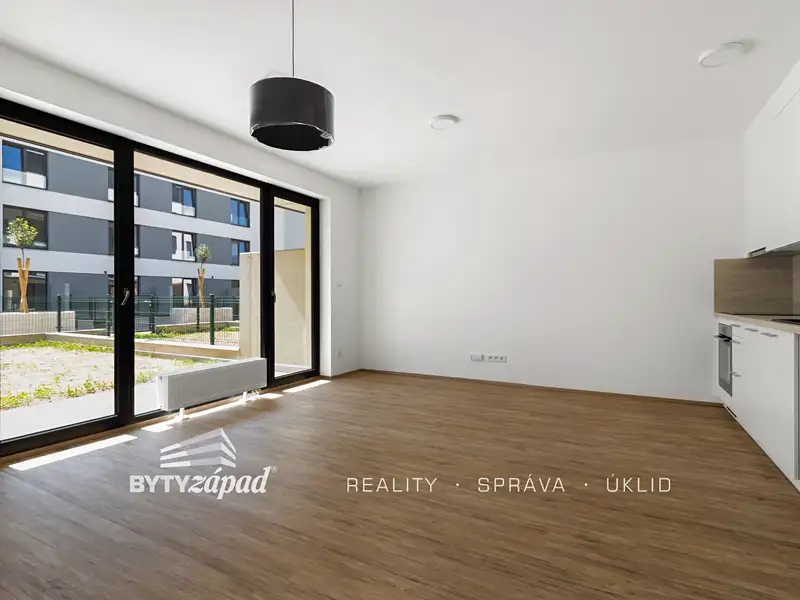 Pronájem bytu 1+kk 37 m², Plzeň – náhled fotky 1