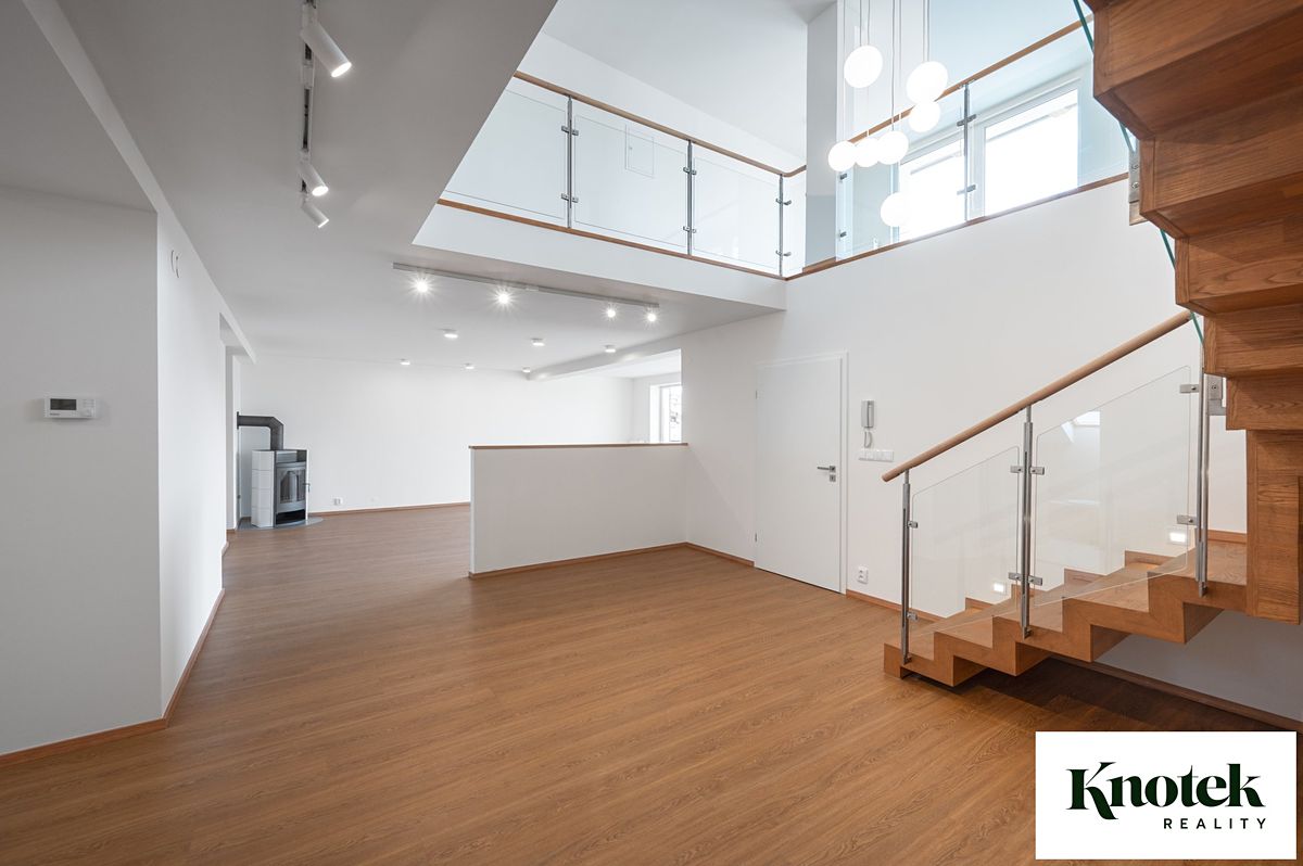Pronájem bytu 6 pokojů a více 400 m² – fotografie 4