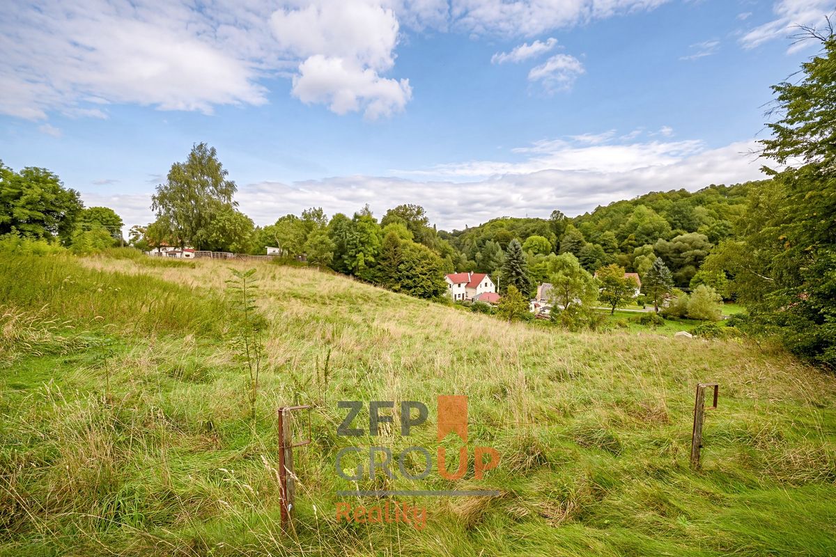 Prodej stavebního pozemku 4693 m² – fotografie 2