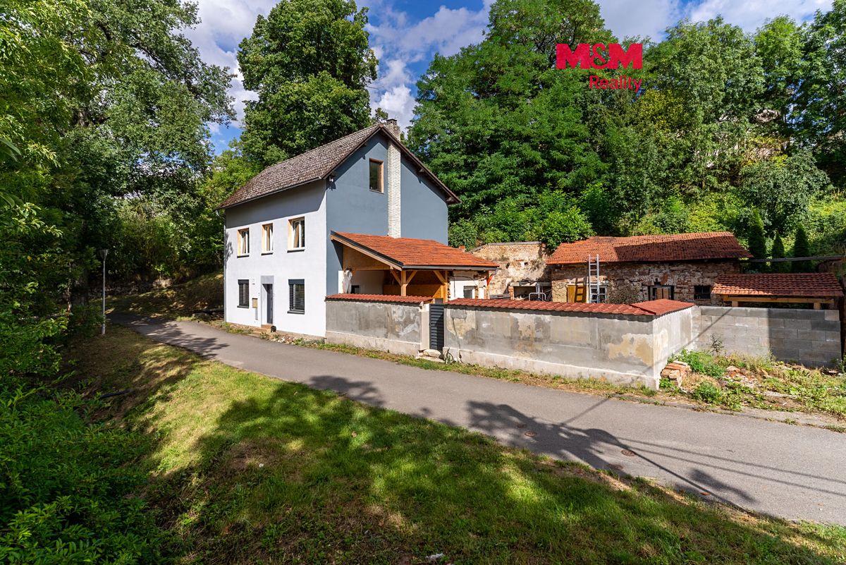 Prodej rodinného domu 220 m², pozemek 804 m²
