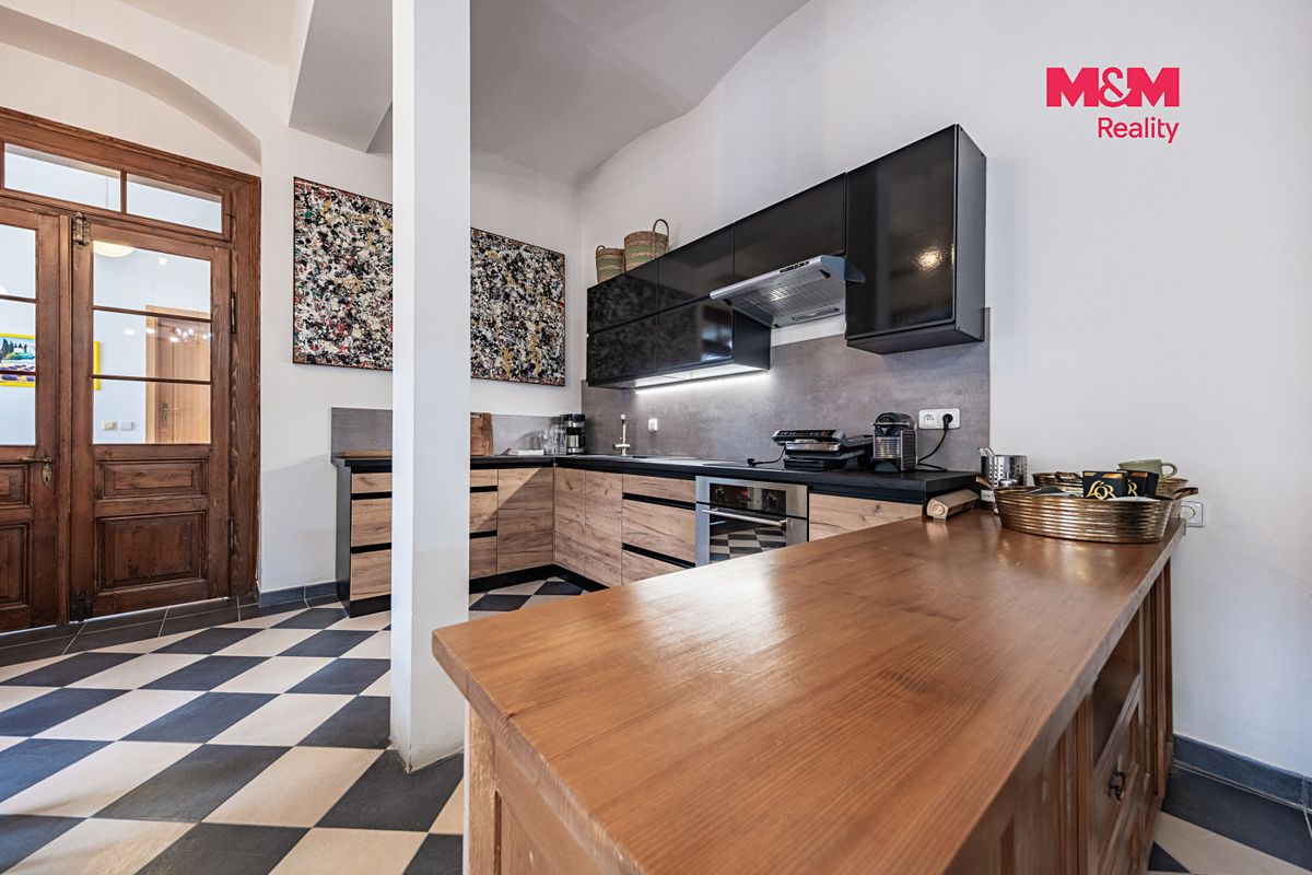 Pronájem rodinného domu 300 m², pozemek 240 m² – fotografie 5