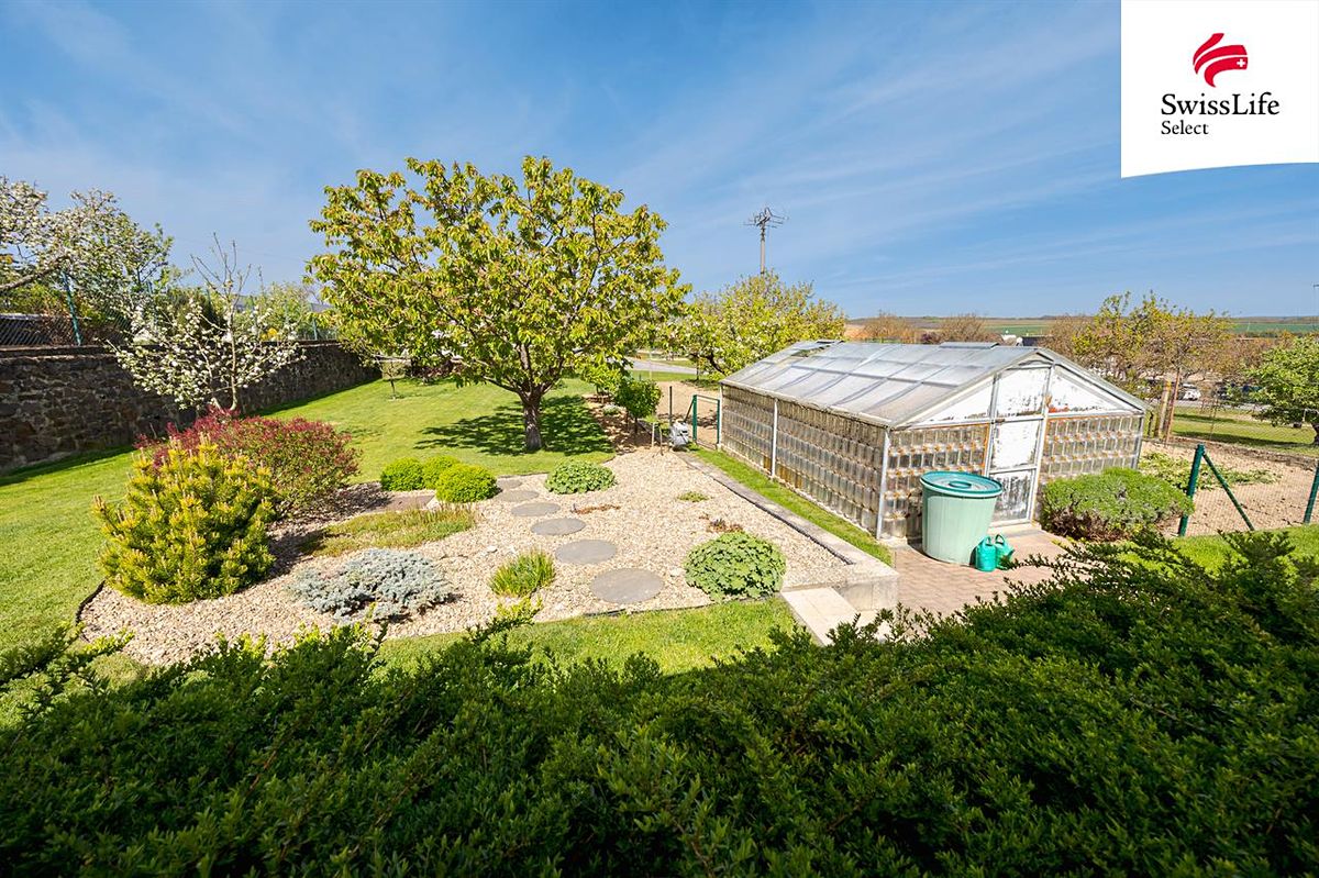 Prodej rodinného domu 217 m², pozemek 1088 m² – fotografie 2