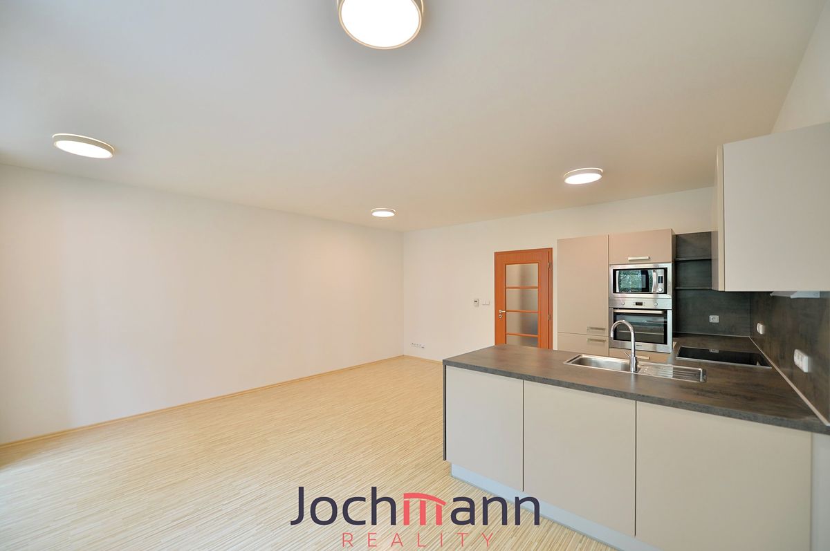 Pronájem bytu 2+kk 64 m² – fotografie 3