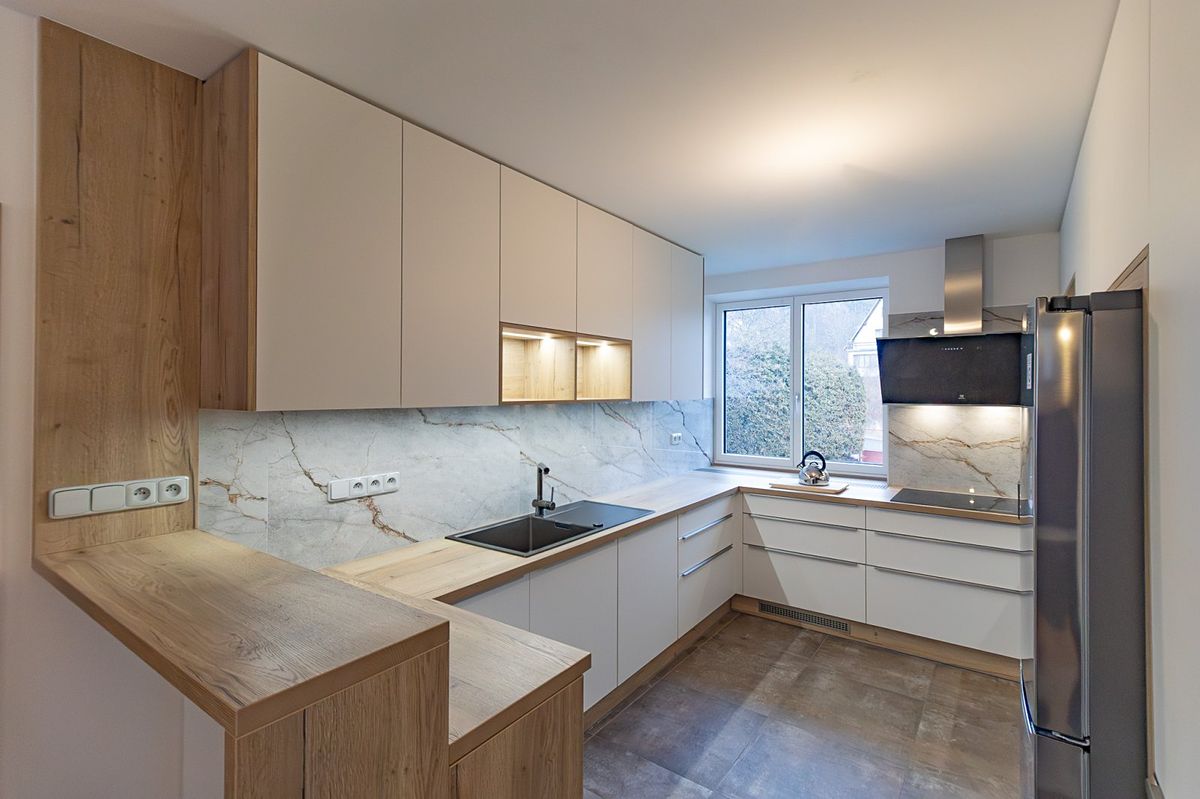 Prodej rodinného domu 265 m², pozemek 1212 m² – fotografie 2