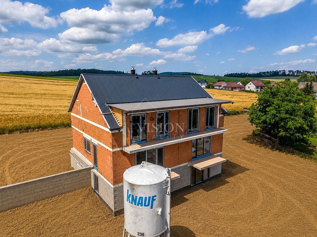 Prodej vícegeneračního domu 207 m², pozemek 401 m² – fotografie 4