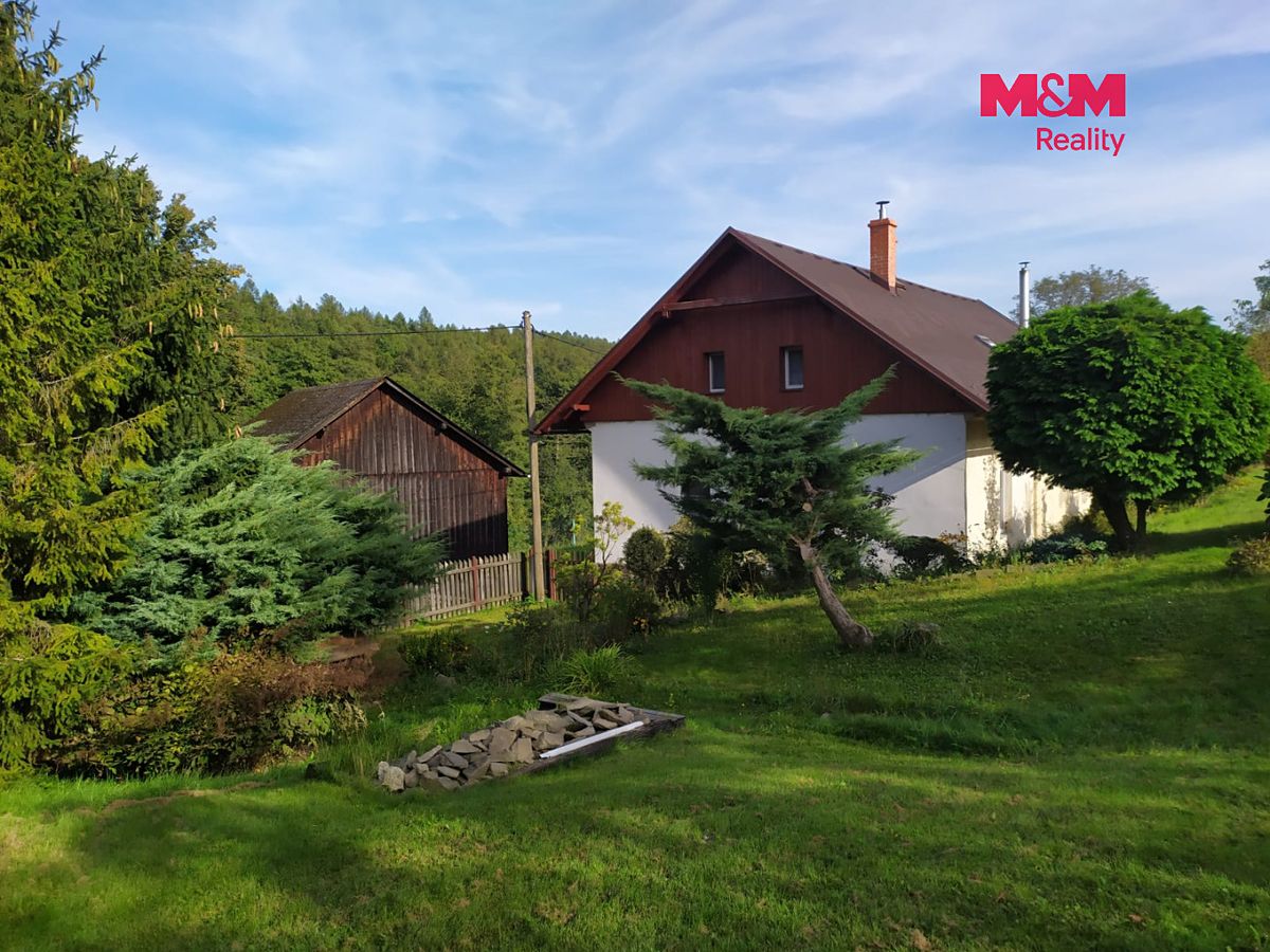 Prodej rodinného domu 220 m², pozemek 1740 m² – fotografie 2