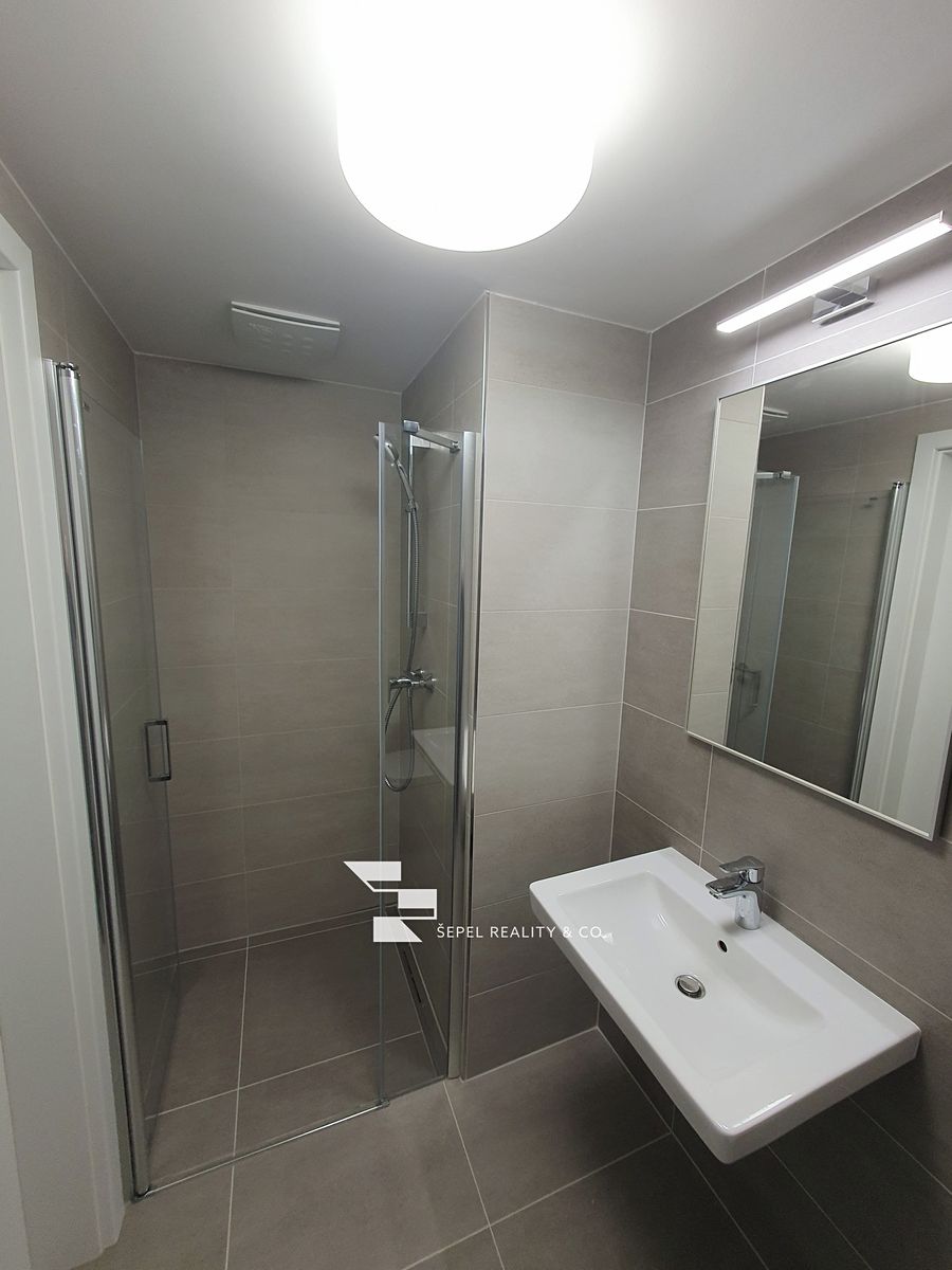 Pronájem bytu 1+kk 24 m² – fotografie 3