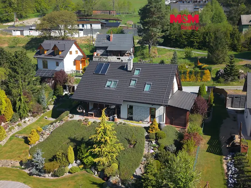 Prodej rodinného domu 179 m², pozemek 1214 m², Jeseník – náhled fotky 1
