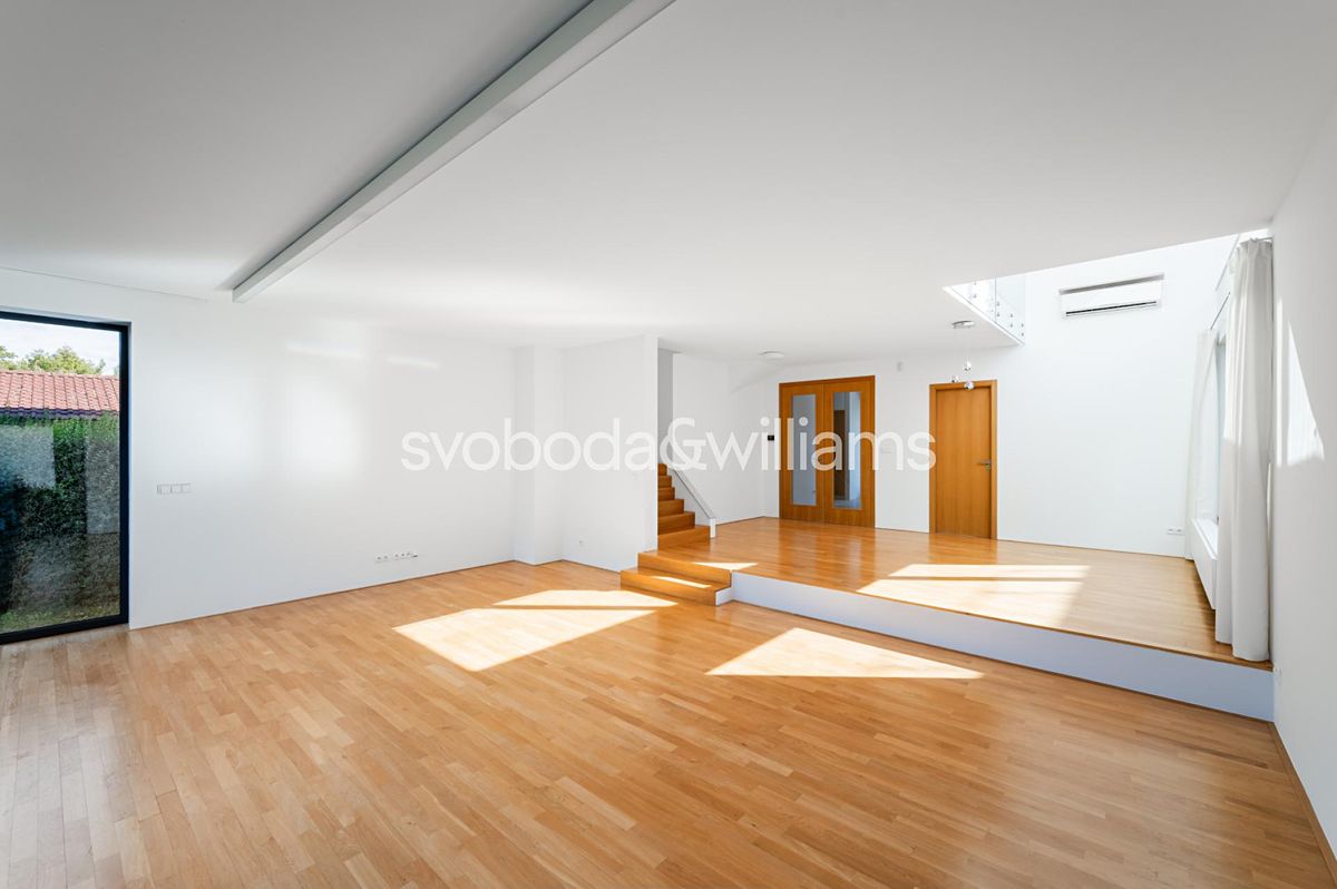 Prodej rodinného domu 345 m², pozemek 486 m² – fotografie 5