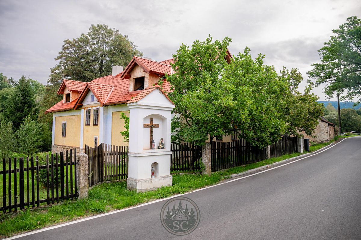 Prodej rodinného domu 248 m², pozemek 1427 m² – fotografie 2