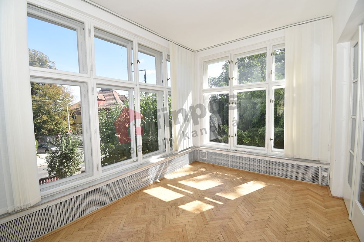 Pronájem kanceláře 136 m²