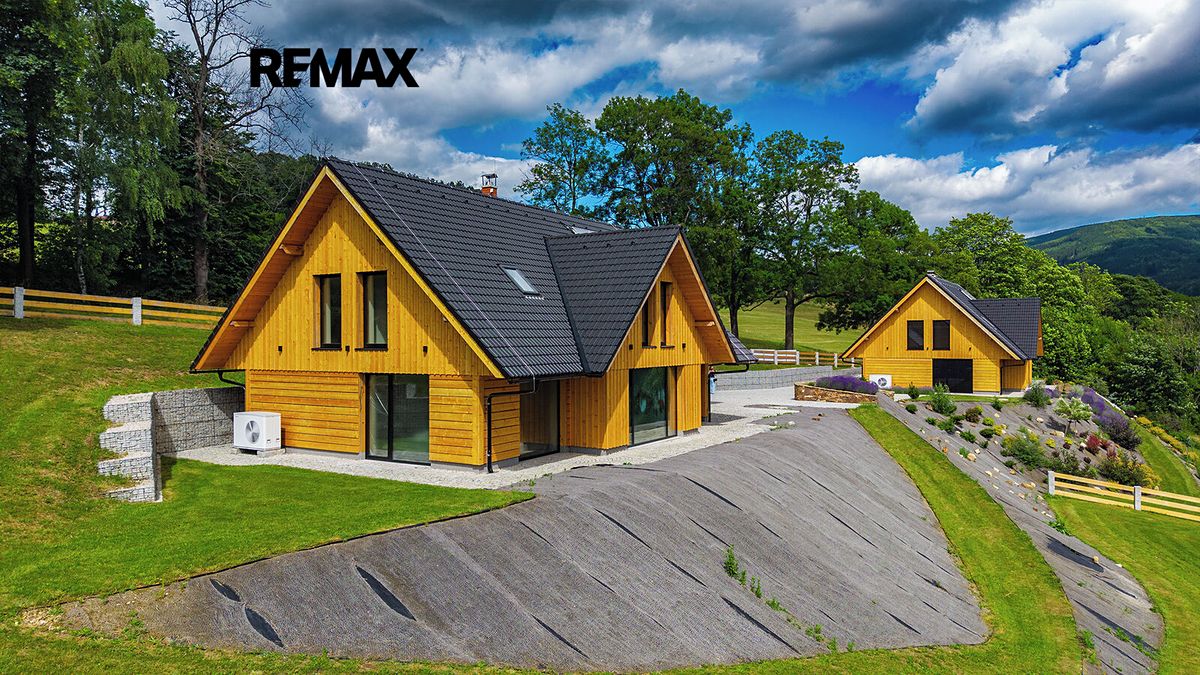 Prodej rodinného domu 248 m², pozemek 1627 m²