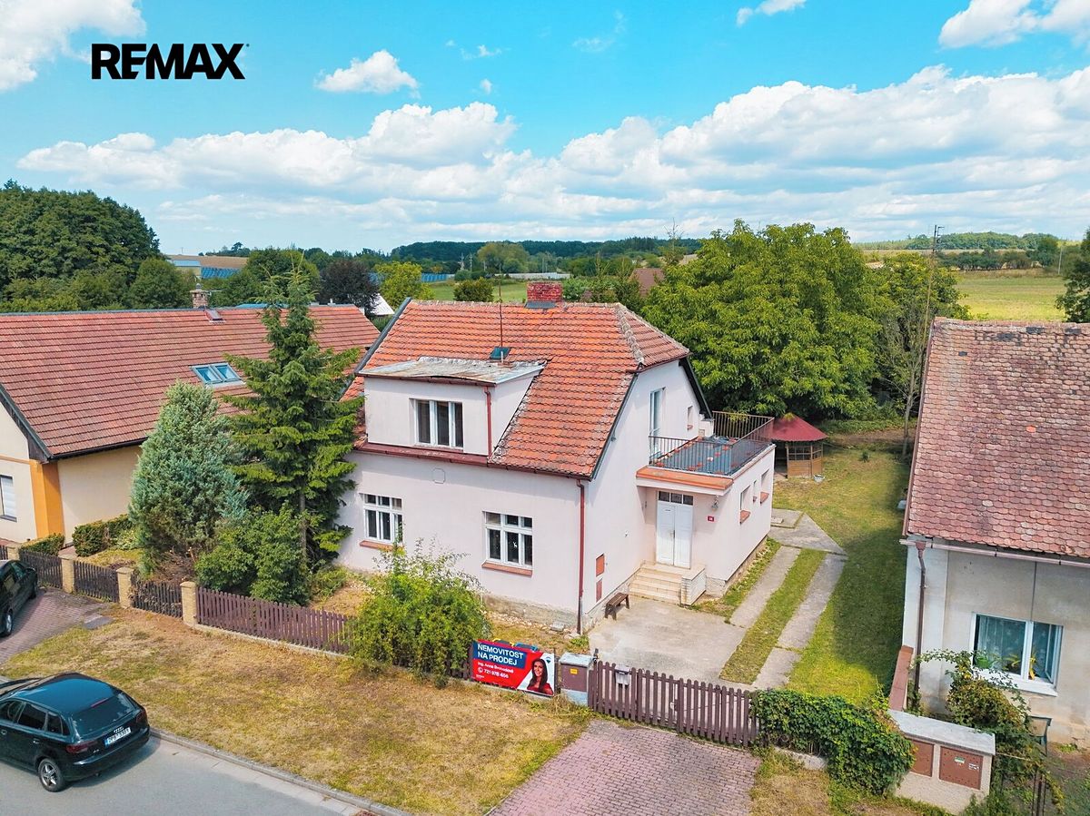 Prodej rodinného domu 114 m², pozemek 798 m² – fotografie 2