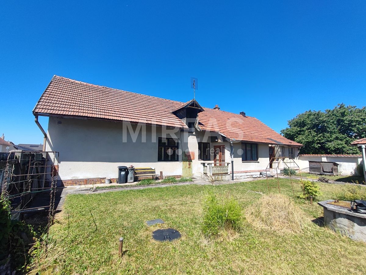 Prodej rodinného domu 105 m², pozemek 677 m² – fotografie 2