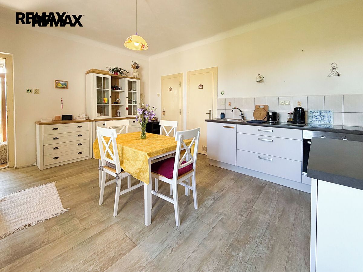 Prodej rodinného domu 141 m², pozemek 525 m² – fotografie 3