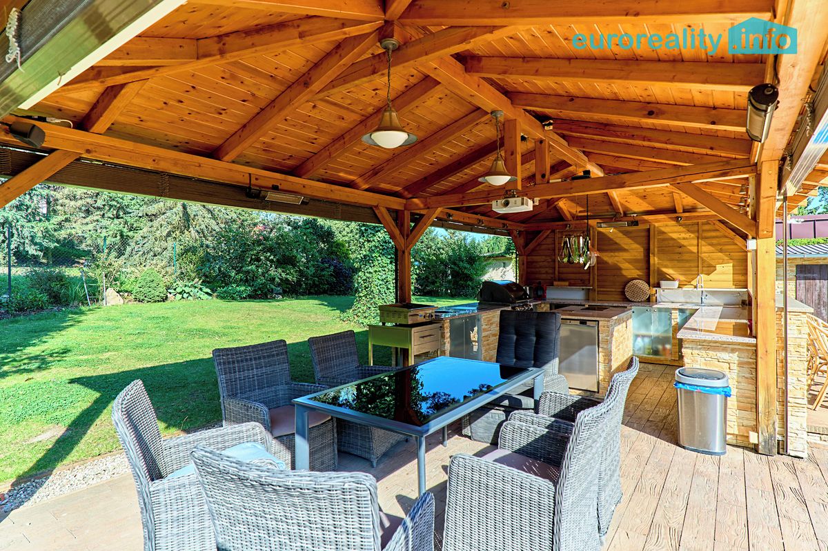 Prodej rodinného domu 470 m², pozemek 682 m² – fotografie 4