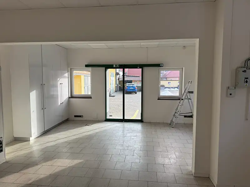 Pronájem obchodního prostoru 275 m², Kyjov – náhled fotky 2