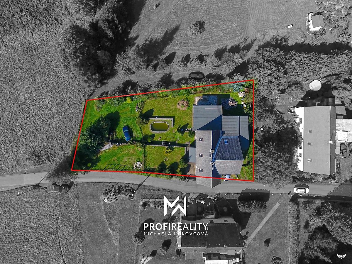 Prodej rodinného domu 280 m², pozemek 872 m² – fotografie 2