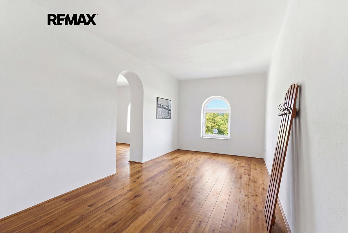 Prodej rodinného domu 735 m², pozemek 3134 m² – fotografie 4