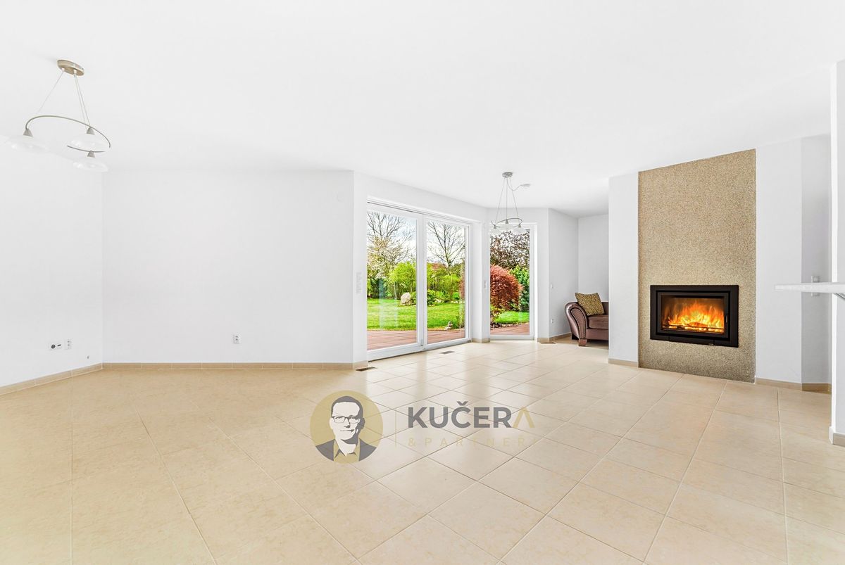 Prodej rodinného domu 488 m², pozemek 1376 m² – fotografie 4