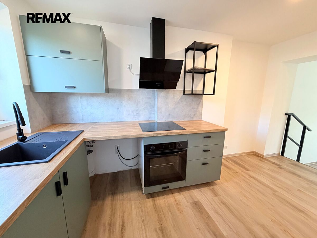 Pronájem bytu 1+kk 34 m²