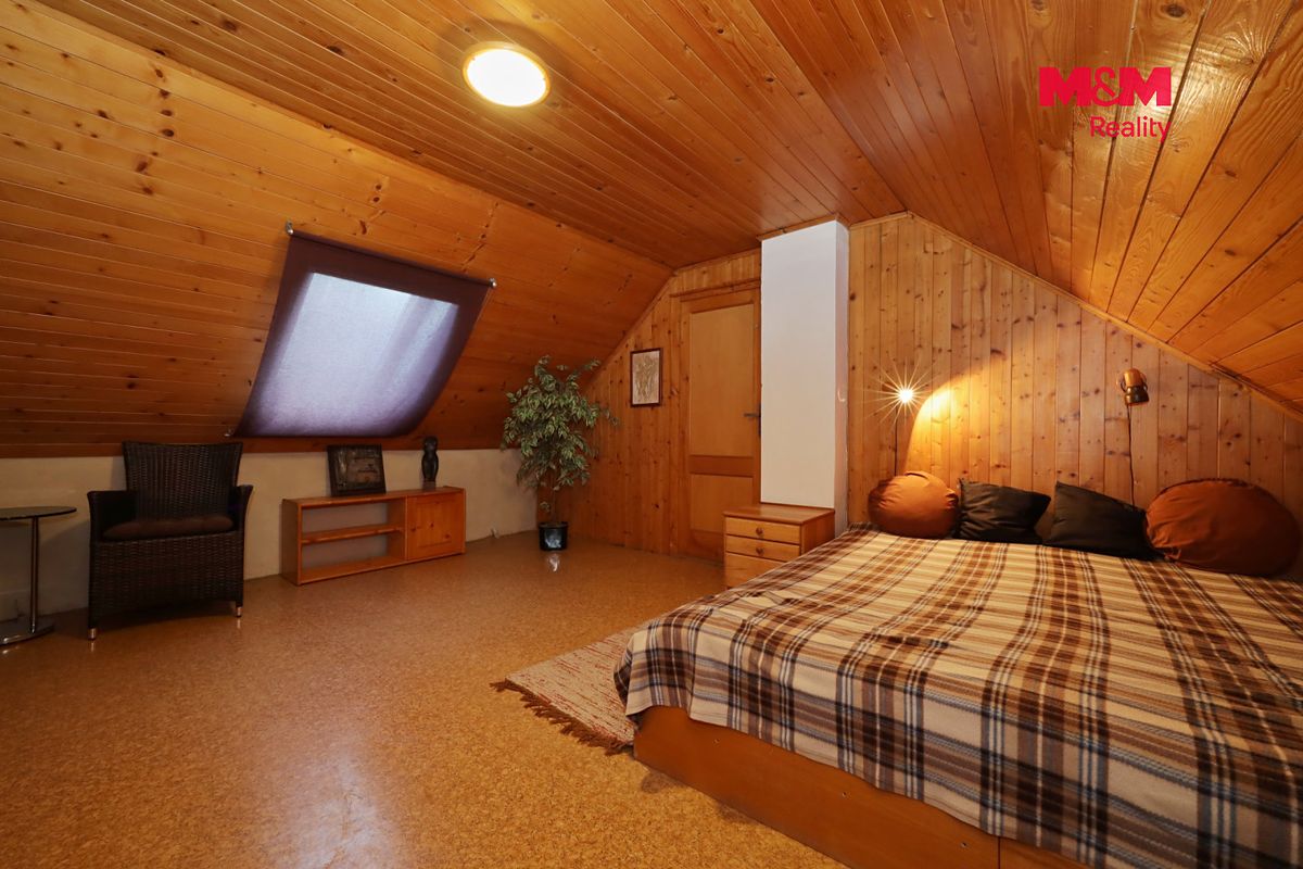 Prodej rodinného domu 240 m², pozemek 612 m² – fotografie 2