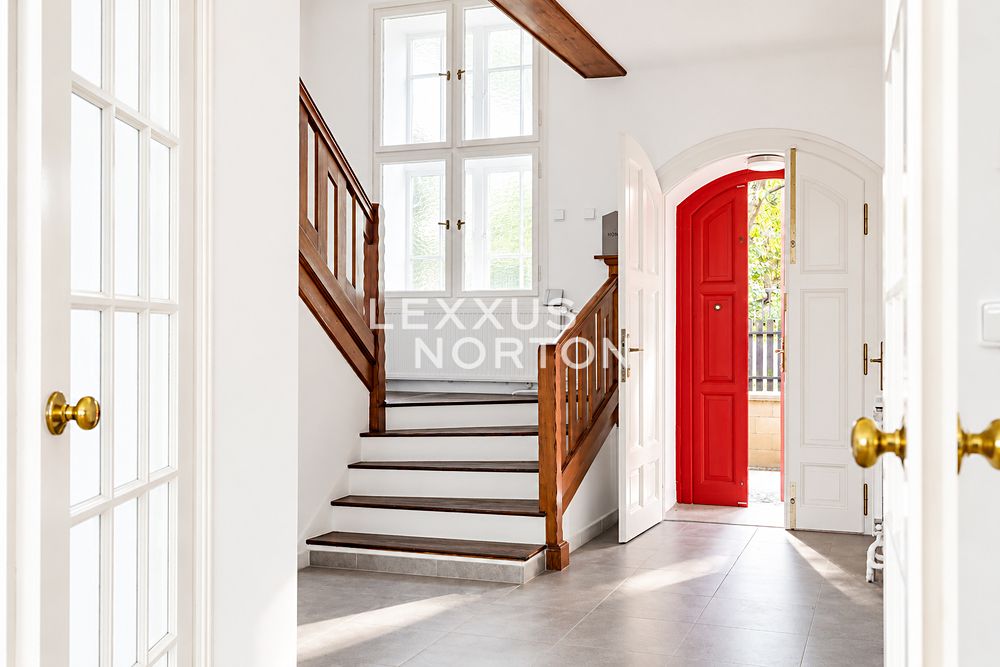 Prodej rodinného domu 324 m², pozemek 546 m² – fotografie 3