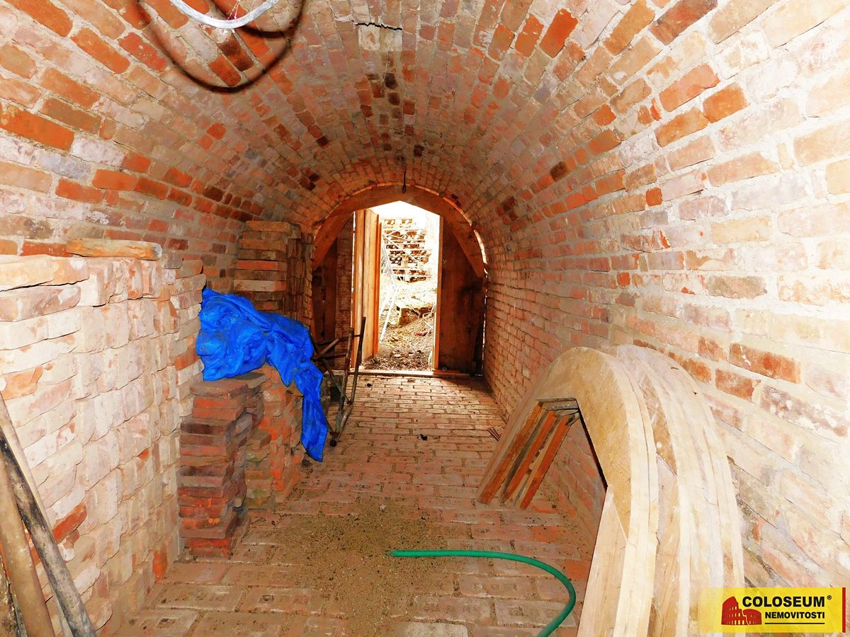 Prodej vinného sklepa 24 m², Chvalovice – fotka 1 z 3