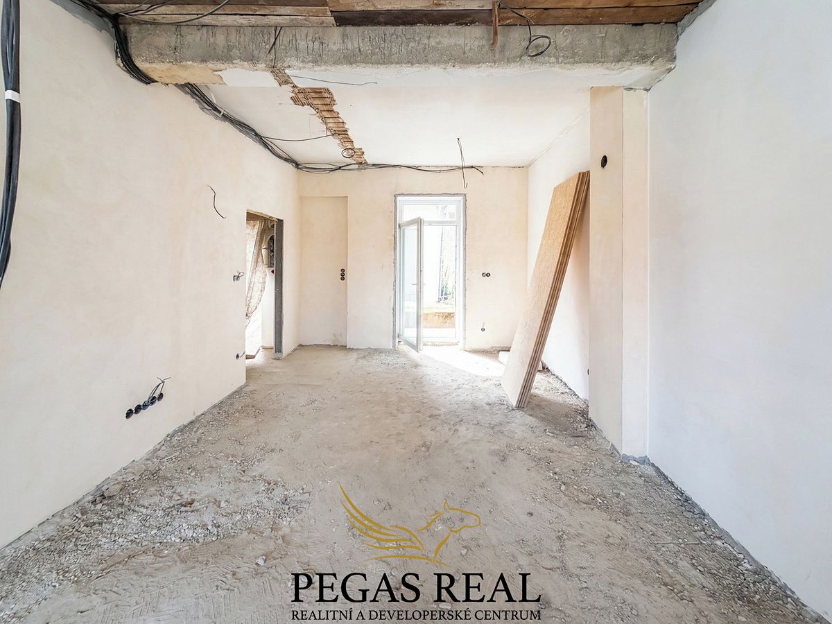 Prodej rodinného domu 217 m², pozemek 109 m² – fotografie 2
