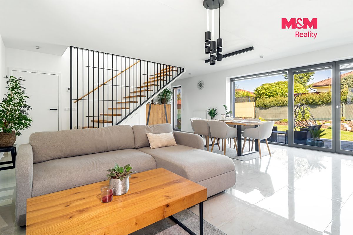 Prodej rodinného domu 147 m², pozemek 131 m² – fotografie 2