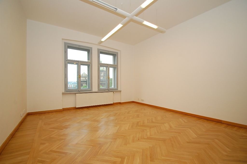 Pronájem kanceláře 164 m² – fotografie 2