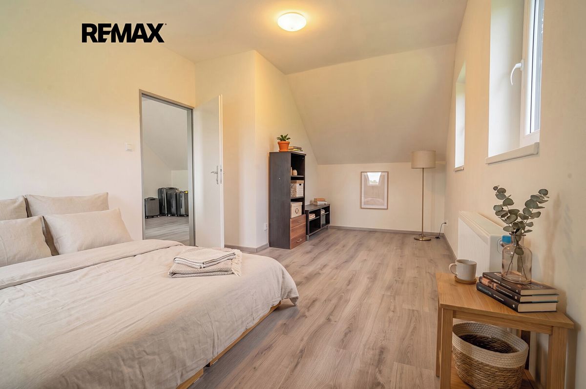 Prodej rodinného domu 193 m², pozemek 748 m² – fotografie 4