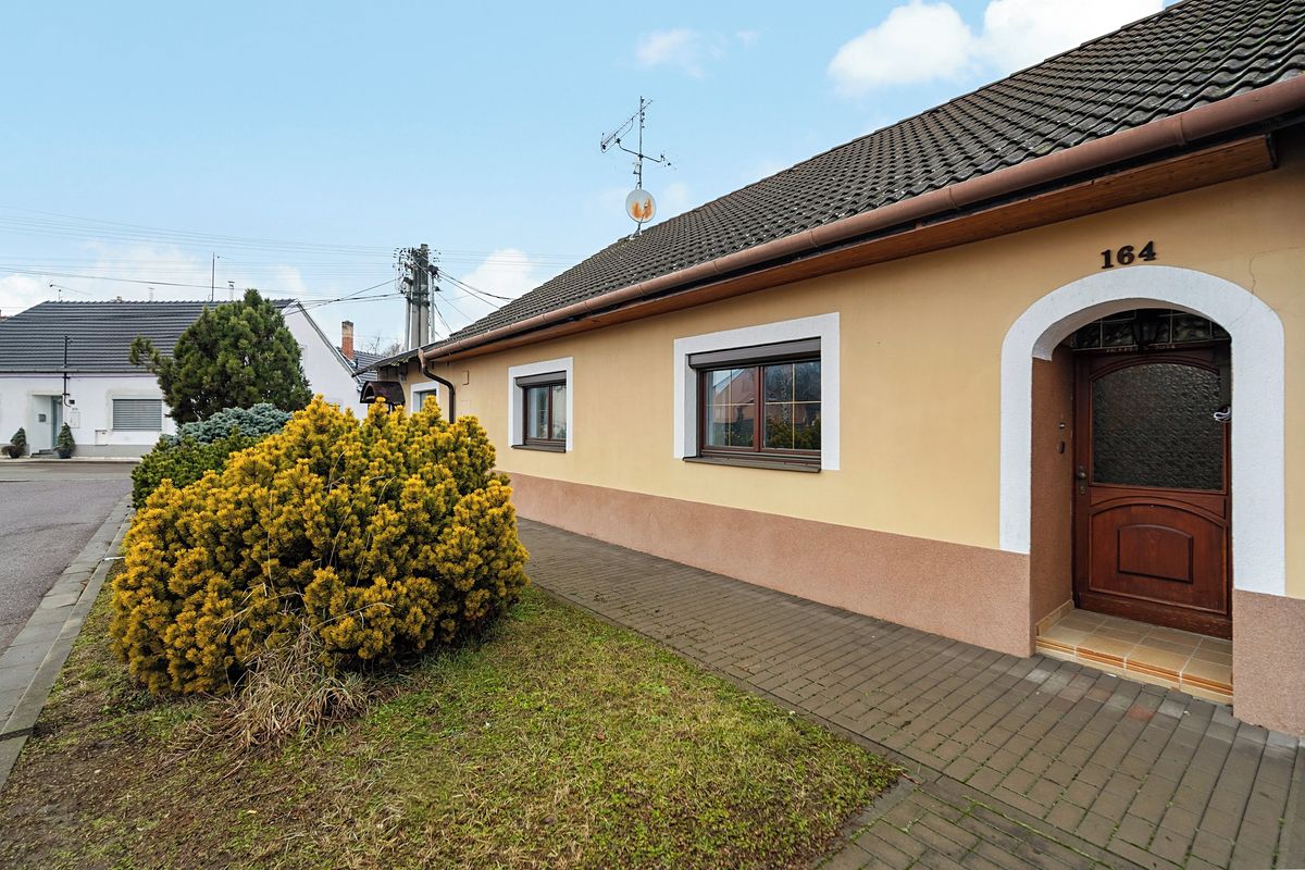 Prodej rodinného domu 127 m², pozemek 228 m² – fotografie 2