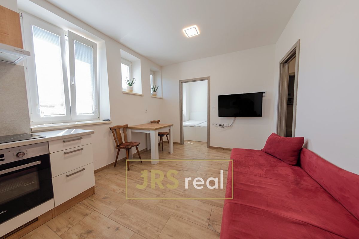 Pronájem bytu 2+kk 34 m² – fotografie 2