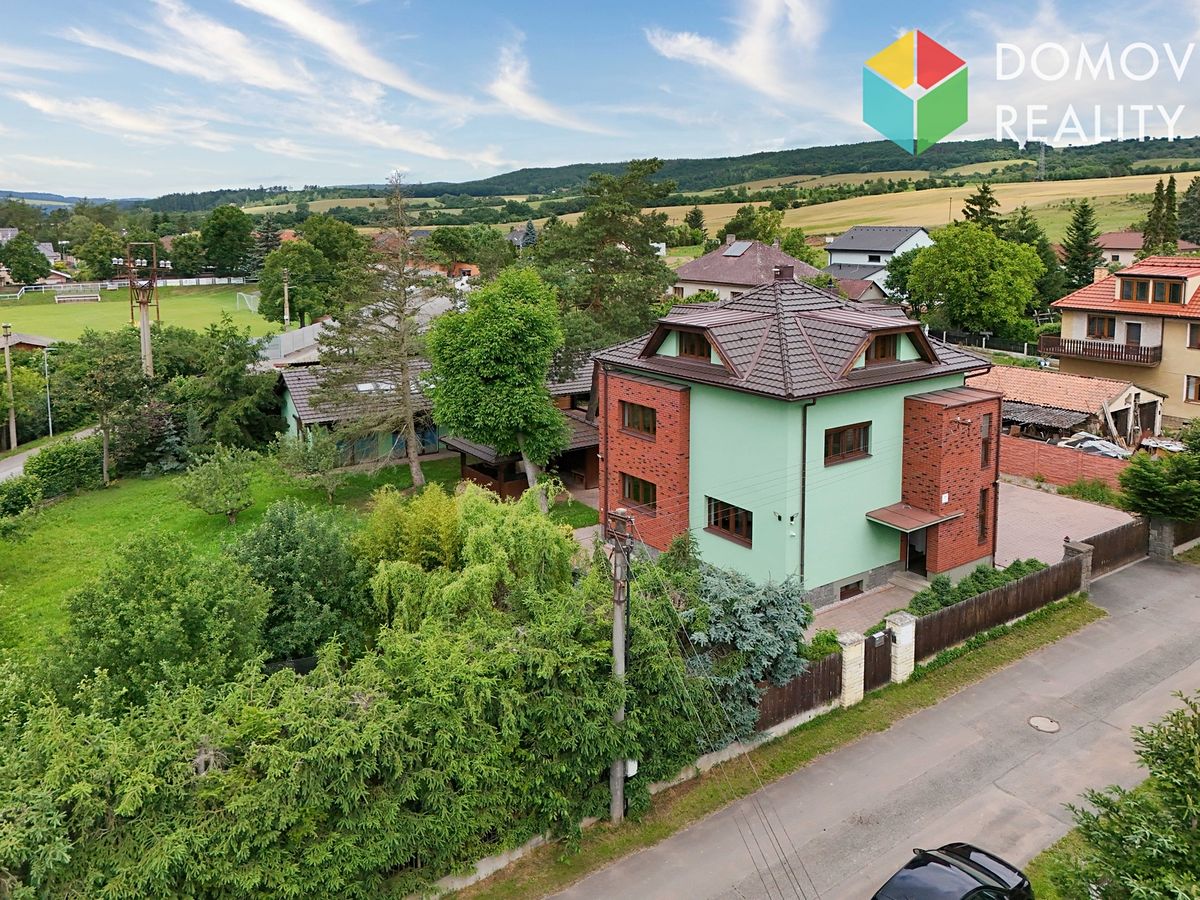 Prodej rodinného domu 235 m², pozemek 1790 m²