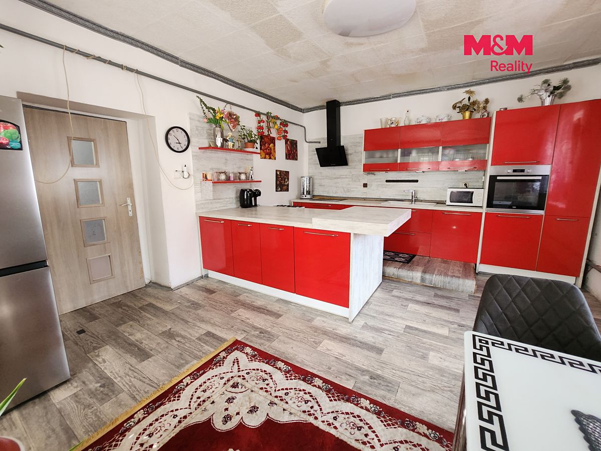 Prodej rodinného domu 208 m², pozemek 253 m² – fotografie 5