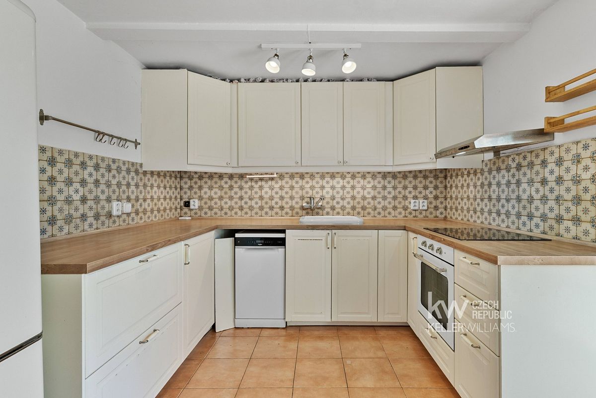 Prodej rodinného domu 100 m², pozemek 508 m² – fotografie 2