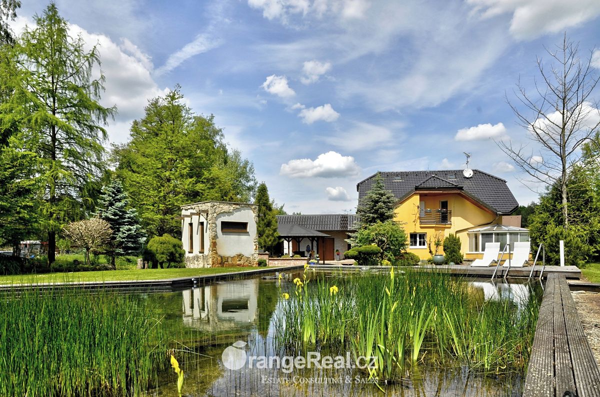 Prodej vily 400 m², pozemek 2846 m²