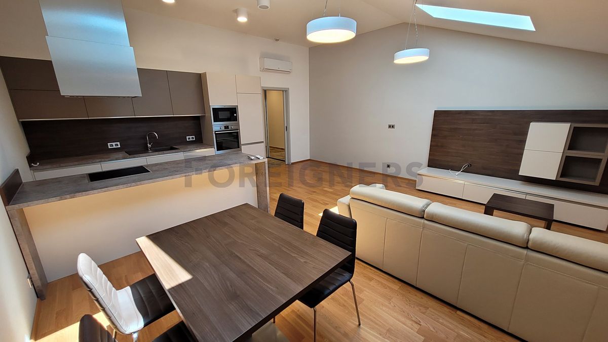 Pronájem bytu 2+kk 67 m² – fotografie 2