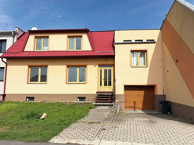 Prodej rodinného domu 253 m², pozemek 2162 m², Kunovice – náhled fotky 1