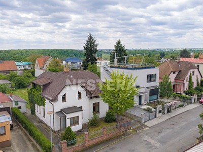 Prodej  rodinného domu 245 m², pozemek 736 m²