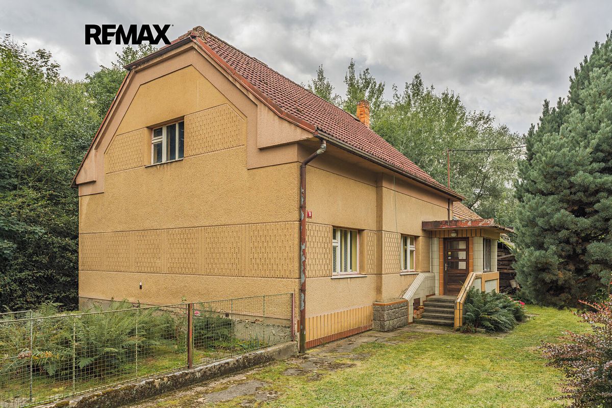 Prodej rodinného domu 145 m², pozemek 1076 m² – fotografie 2