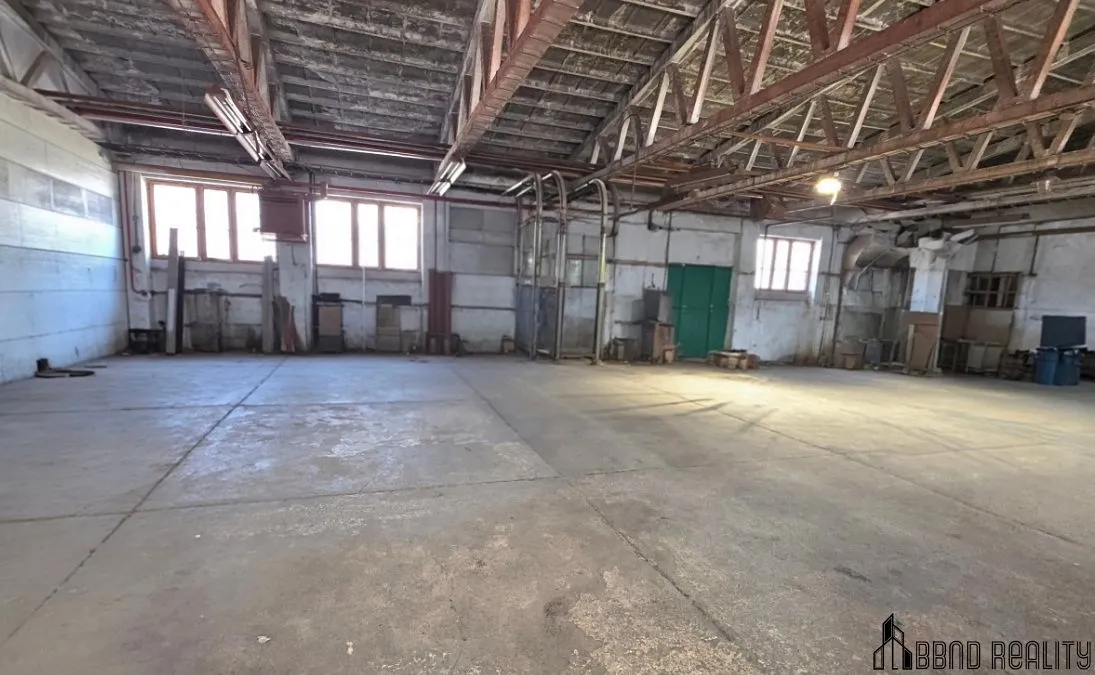 Pronájem skladového prostoru 380 m² — fotografie 2