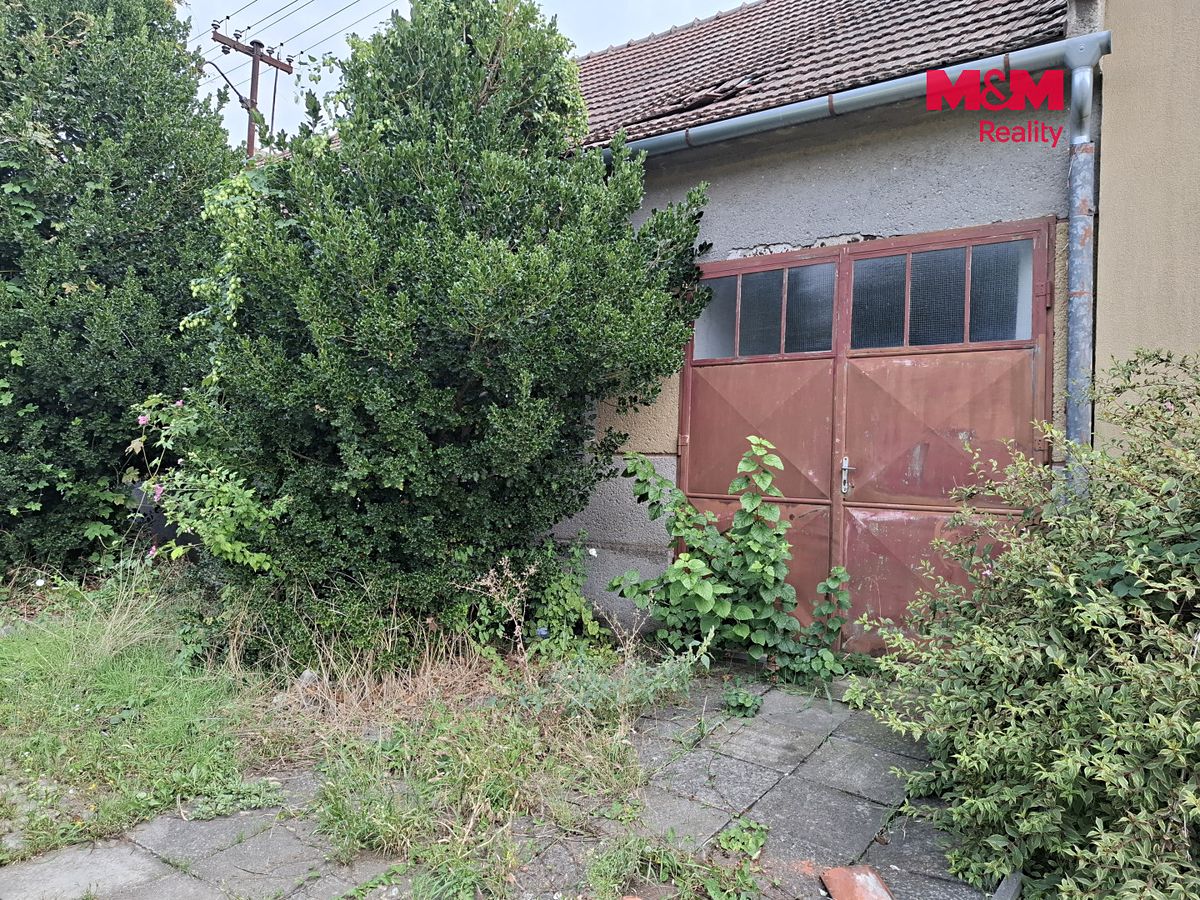Prodej rodinného domu 180 m², pozemek 827 m² – fotografie 2