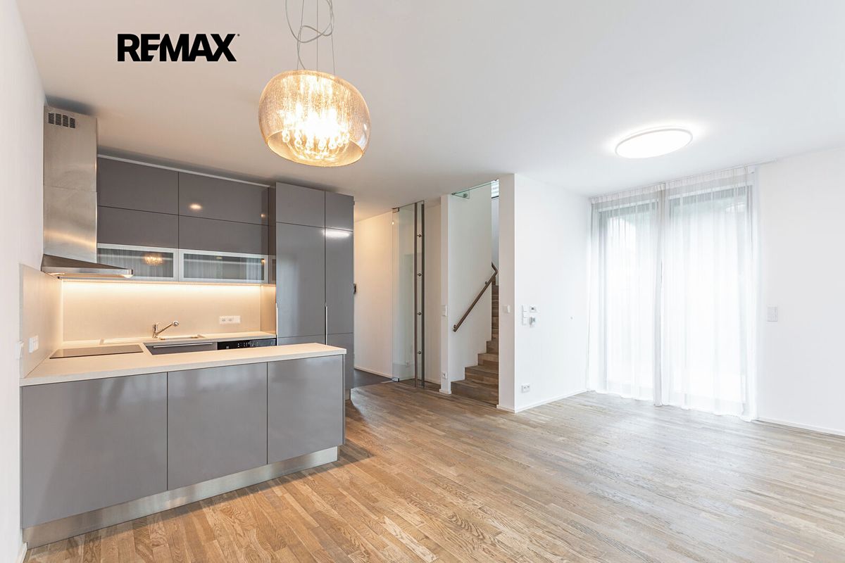 Pronájem rodinného domu 179 m², pozemek 435 m² – fotografie 2